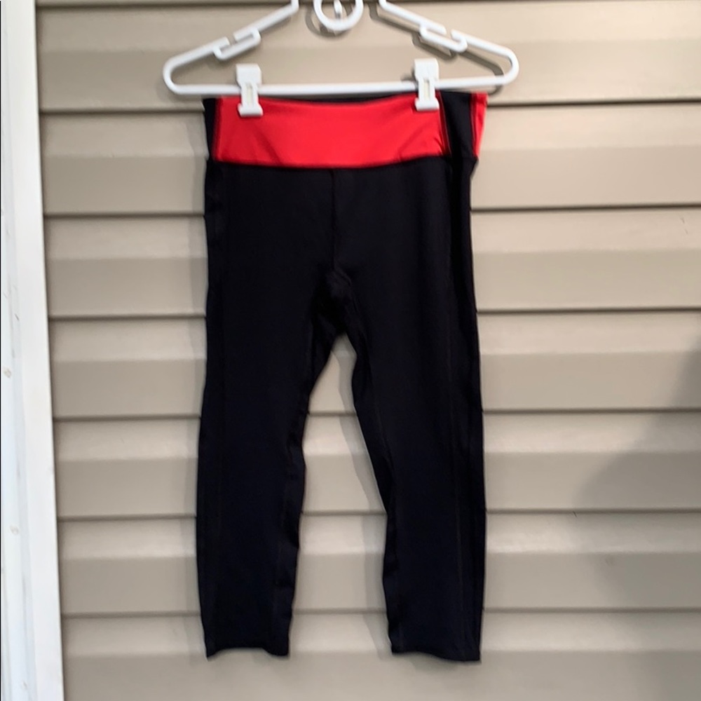 90 degrees women’s red&black Capri yoga pants $5/25